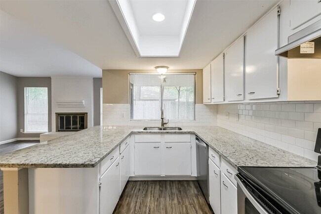 Building Photo - 26 W Broken Oak Ct