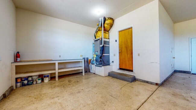 Building Photo - Beautiful 4 bedroom 3.5 bath Home with 2 c...