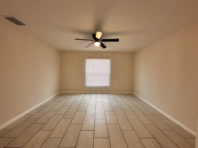 Building Photo - 318 NW 7th Pl