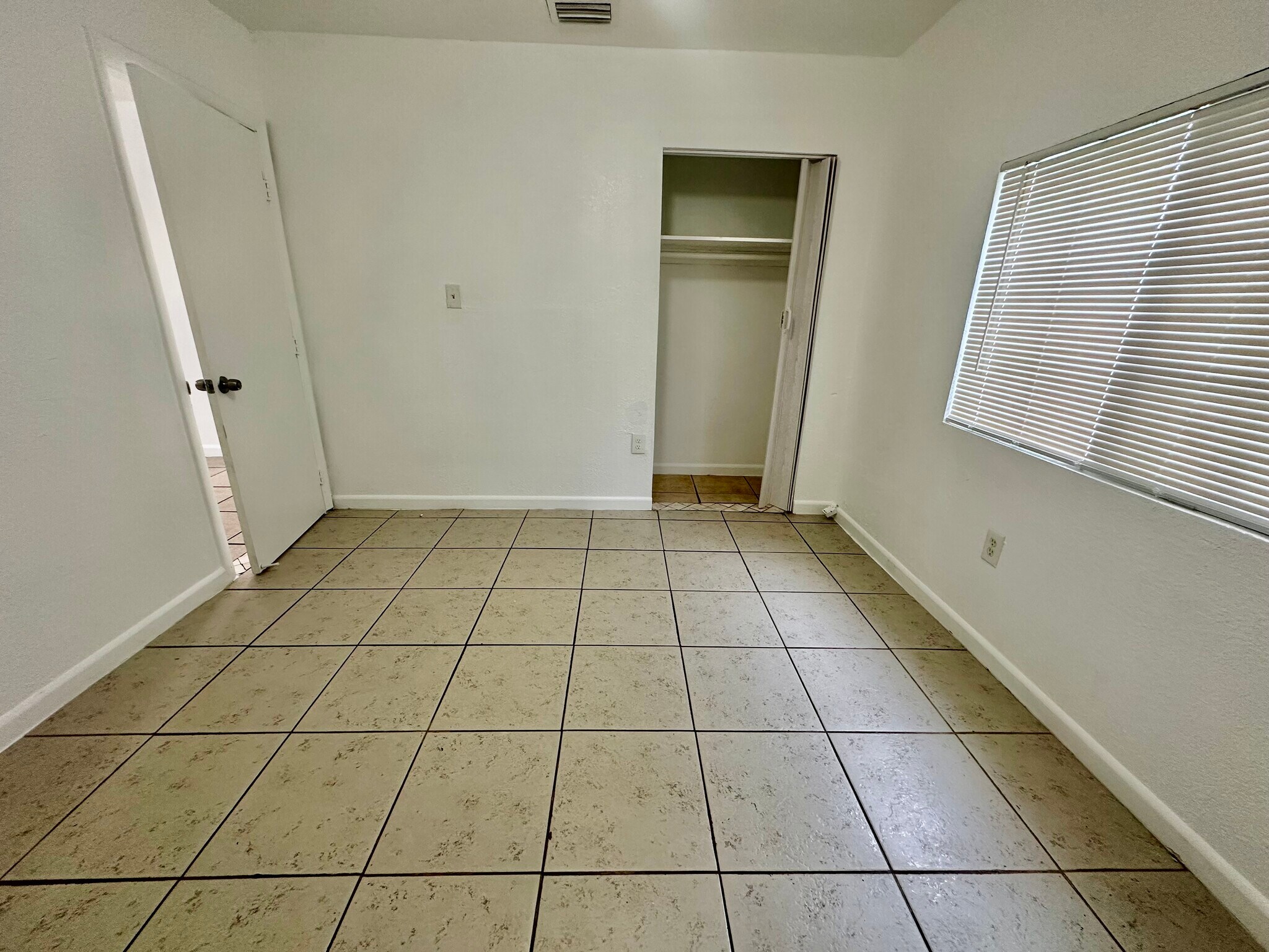 Building Photo - 6136 N Miami Ave