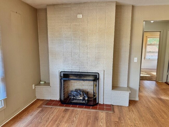 Building Photo - 703 Pecan St