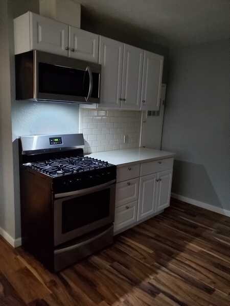 Building Photo - 304 Ruberto St