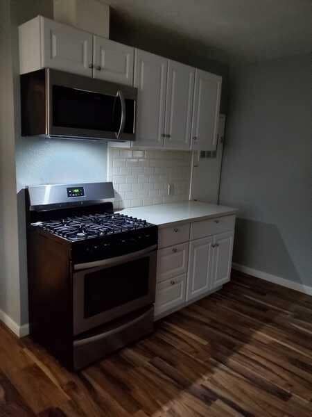 Building Photo - I302RS