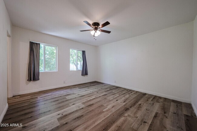 Building Photo - 4635 N 11th Pl