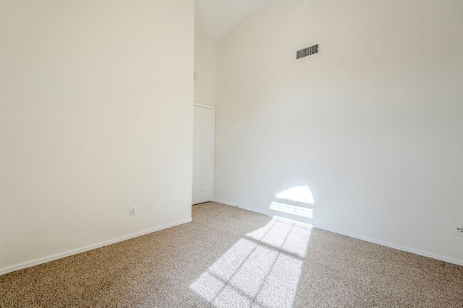 Building Photo - Beautifully Updated 4-Bedroom Home with Easy Access to Loop 101!