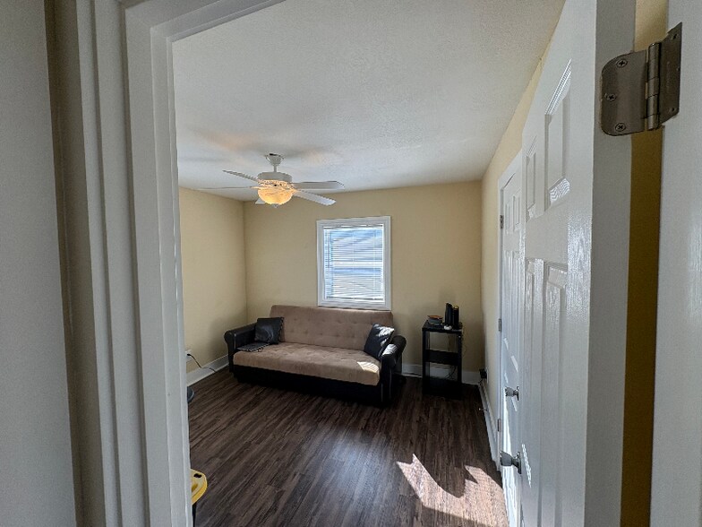 Building Photo - 2026 Penrose Dr