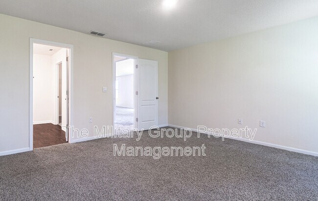 Building Photo - 15668 Strawberry Roan Ct