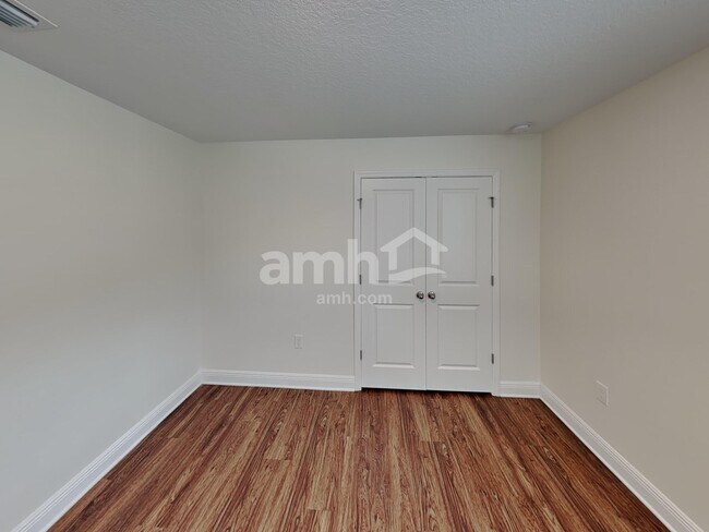 Building Photo - 1238 Sky Lks Dr