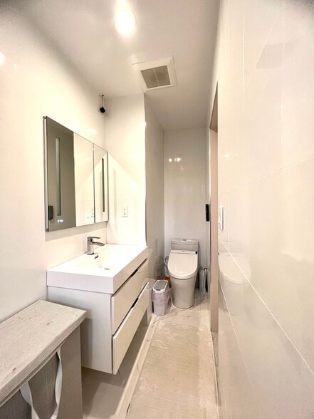 Building Photo - 66 Smith St