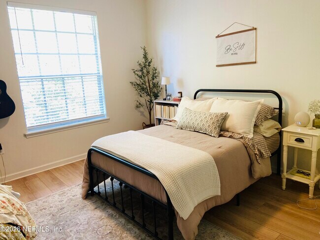 Building Photo - 10550 Baymeadows Rd