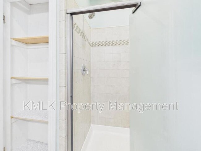 Building Photo - 1238 Sawyer Ave