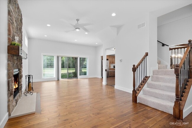 Building Photo - 2S920 Hickory Ln