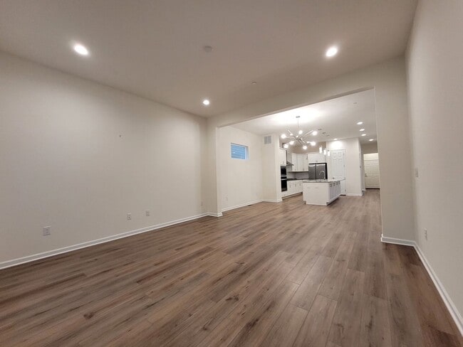 Building Photo - 820 Promenade Dr