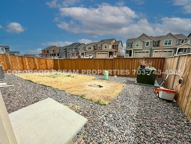 Building Photo - Luxurious fully-furnished home in Dove Vil...