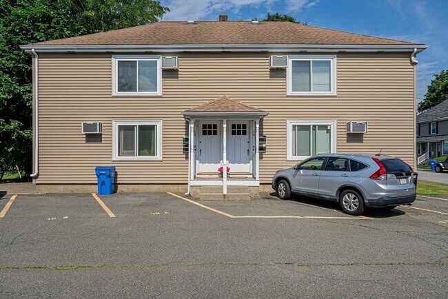 Building Photo - 14 Hartwell St