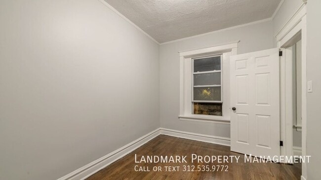 Building Photo - 1843 W 54th St