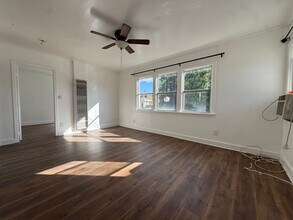 Building Photo - 7009 Fountain Ave