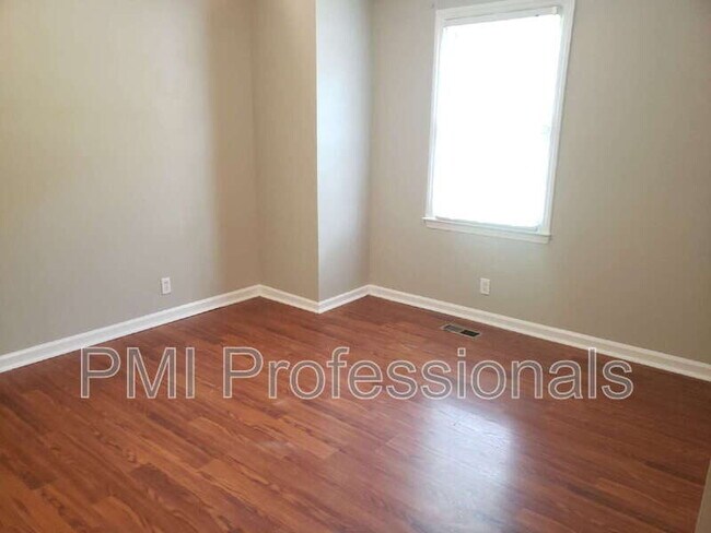 Building Photo - 218 Beechwood Cir