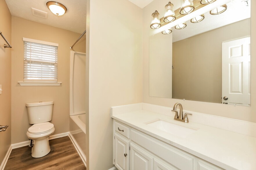Building Photo - 510 Pointe Clear Dr