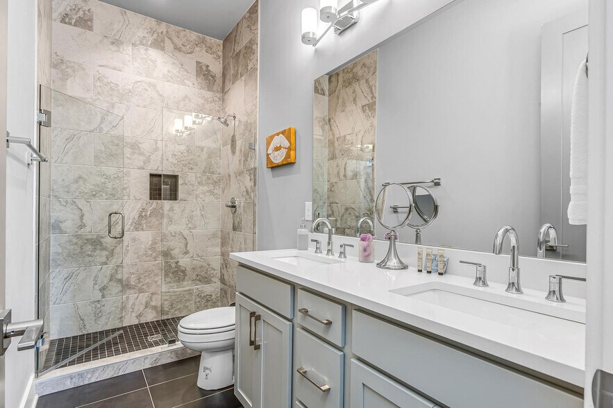 Building Photo - 970 Youngs Ln