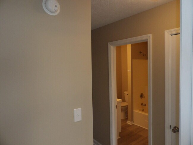 Building Photo - 115 Potomac Ct