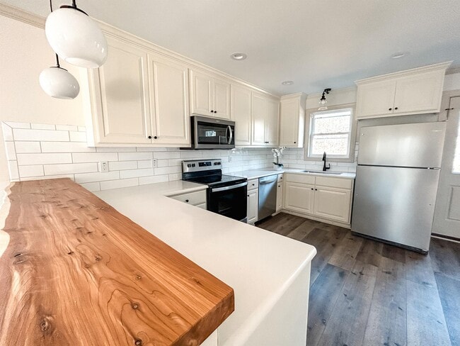 Building Photo - 177 N Clarendon Dr