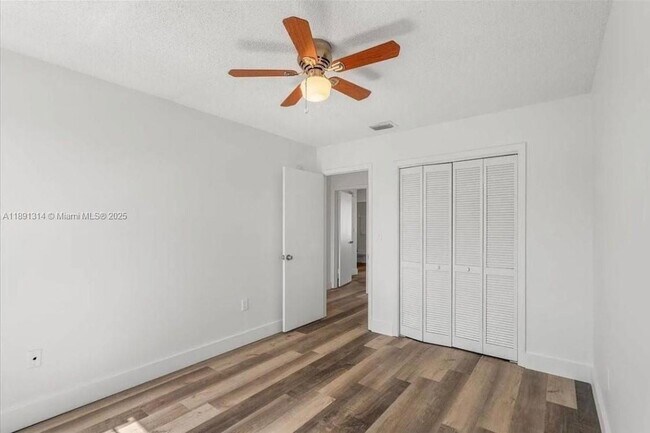 Building Photo - 2512 SW 113th Ct