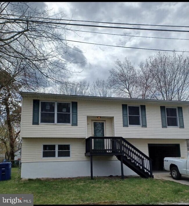 Building Photo - 49 Briar St