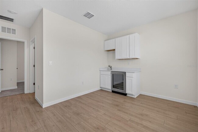 Building Photo - 2893 House Finch Rd