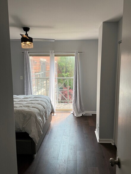 Building Photo - 4530 S Woodlawn Ave