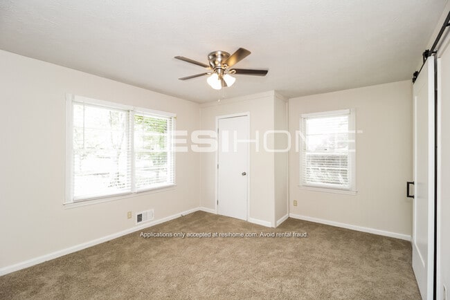 Building Photo - 2931 Birchwood Way SW