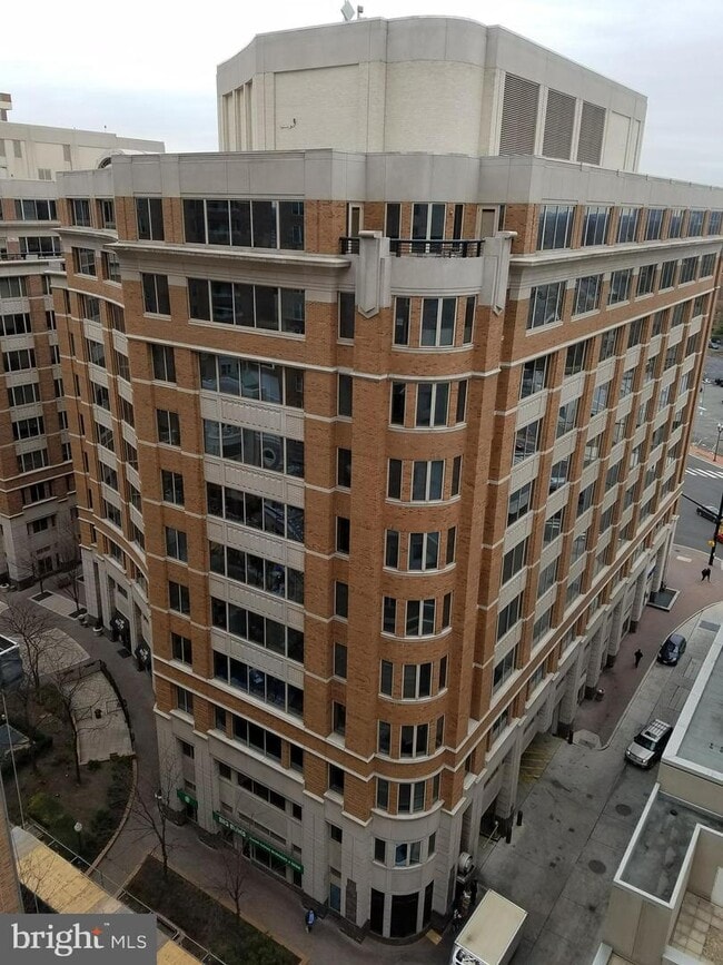 Building Photo - 851 N Glebe Rd