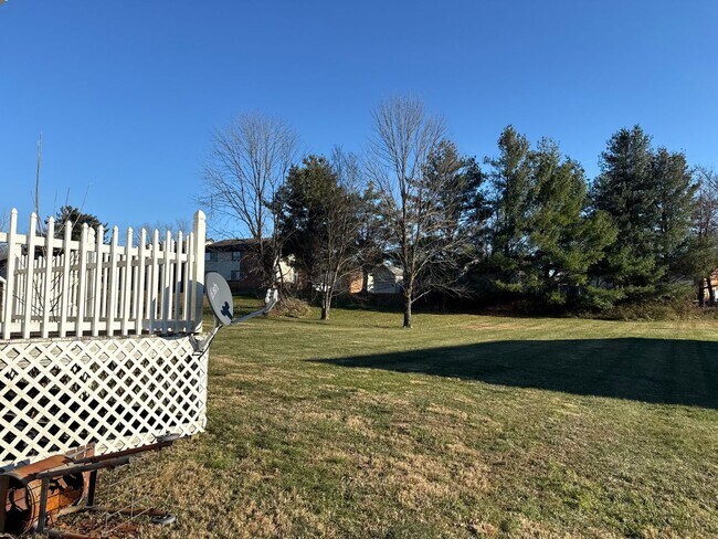 Building Photo - 2 Bedroom on Woebegona