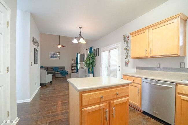 Building Photo - 4 br, 3 bath House - 240 Windy Circle