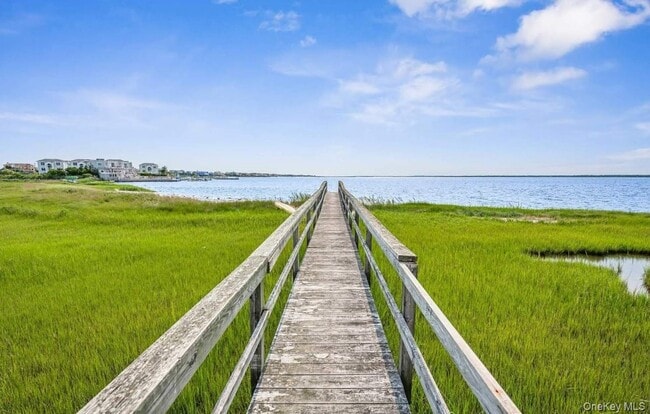 Building Photo - 552 Dune Rd