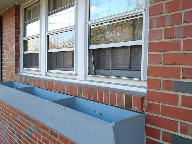 Building Photo - 852 Hadley Rd