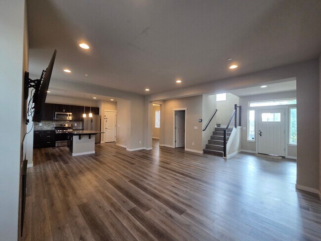 Building Photo - 2524 Jacaranda Ave