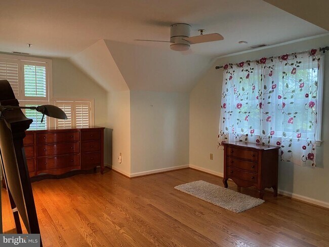 Building Photo - 108 E Park Pl