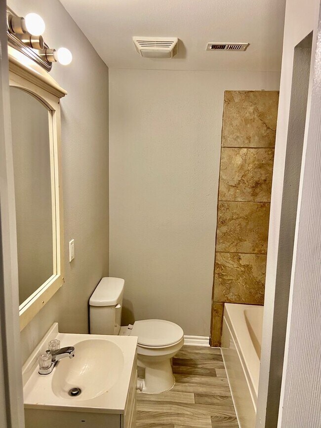 Building Photo - Gulfport 3 Bedroom