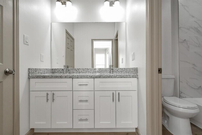 Building Photo - 2119 Esther Dr