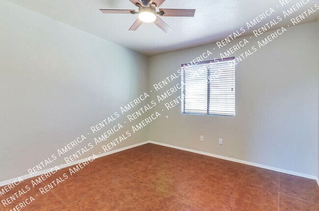 Building Photo - 1013 E Halcyon Rd