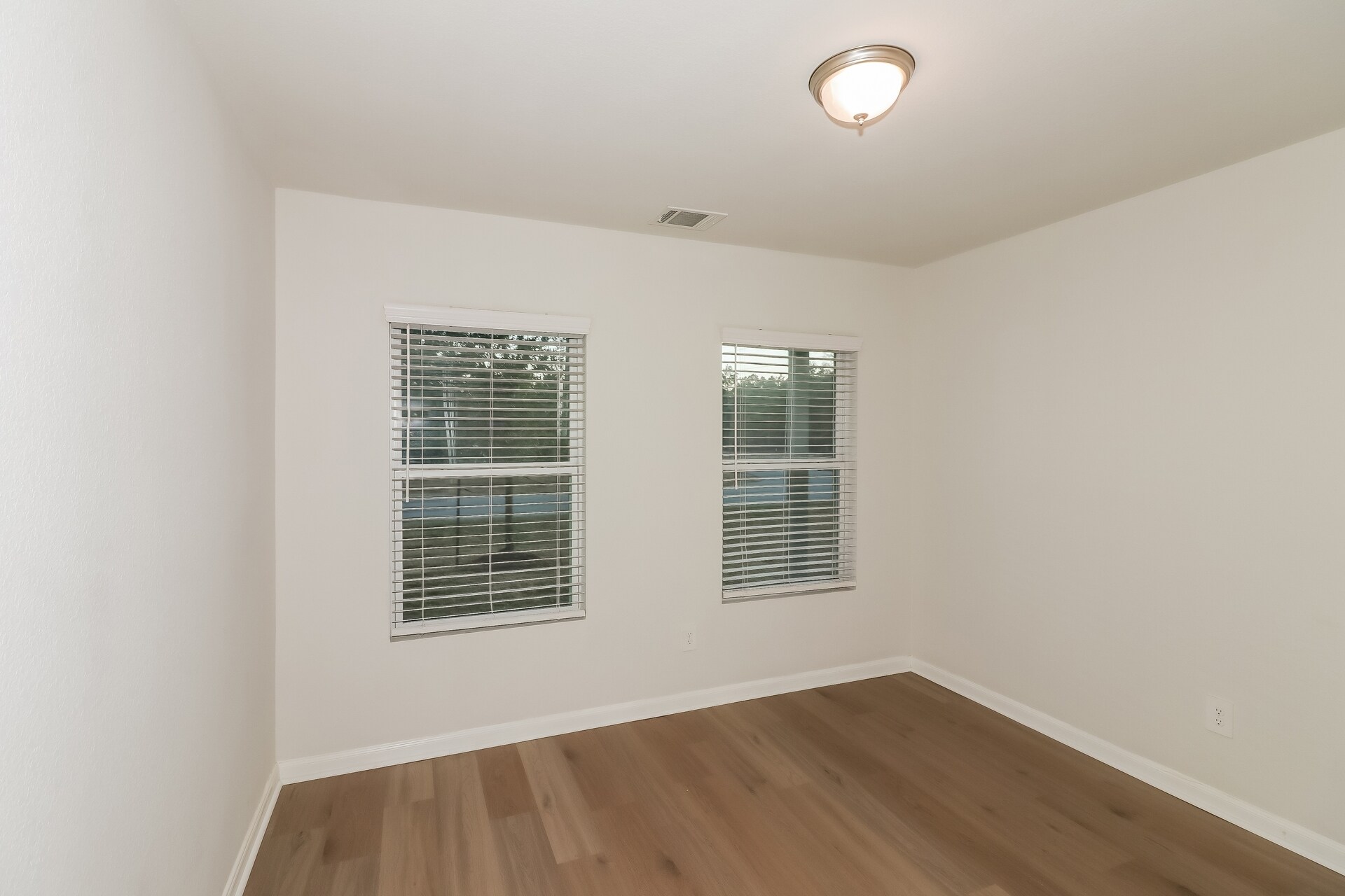 Building Photo - 10070 Cerritos dr