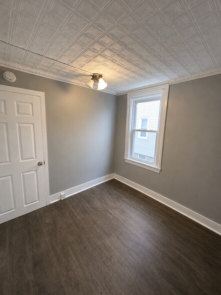Building Photo - 522 2nd St