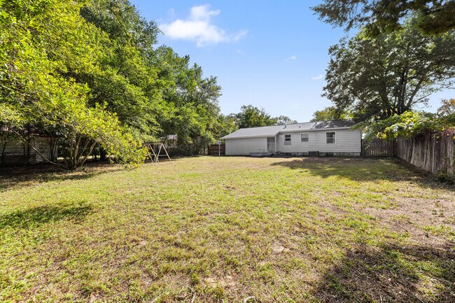 Building Photo - 354 Chicago Ave