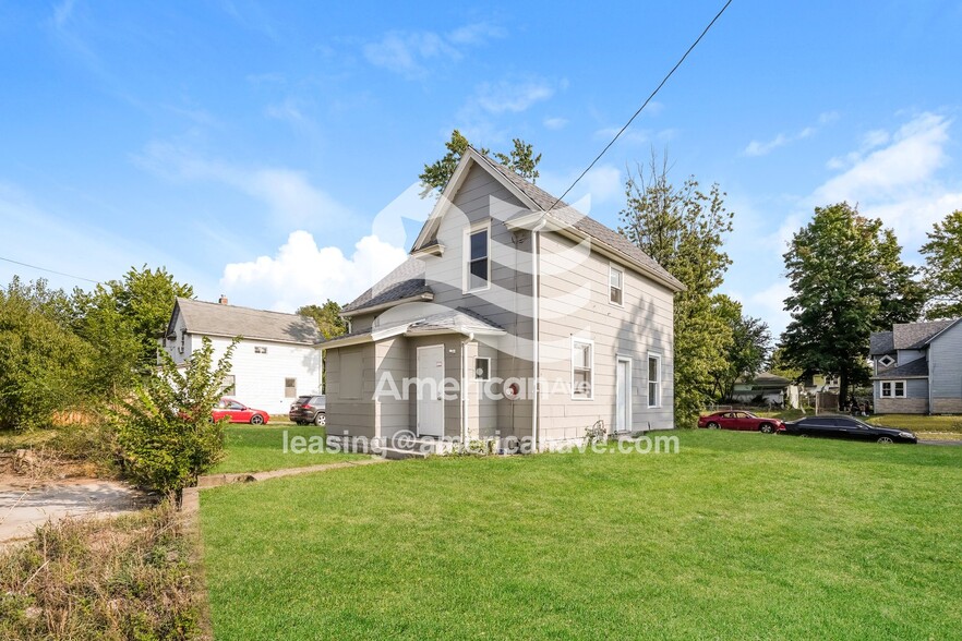 Building Photo - 919 E Calvert St