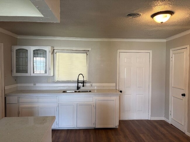 Building Photo - 5530 Lakefield Dr