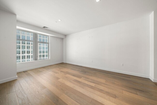 Building Photo - 375 Canal St