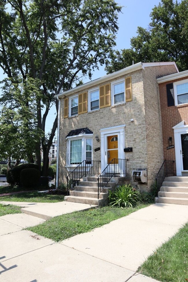 Building Photo - 10951 Amherst Ave