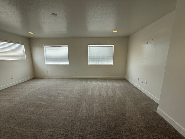Building Photo - 2313 E Luciano Ln
