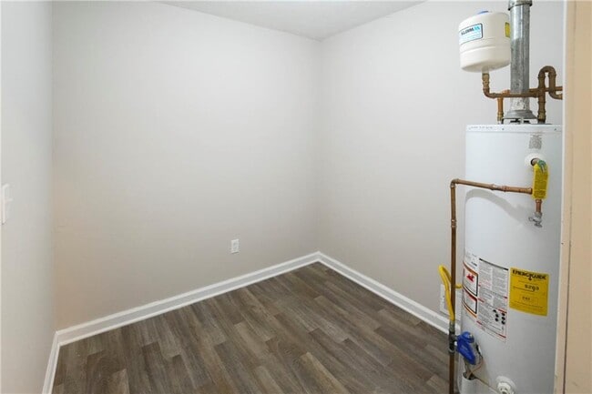 Building Photo - 1802 Driftwood Pl